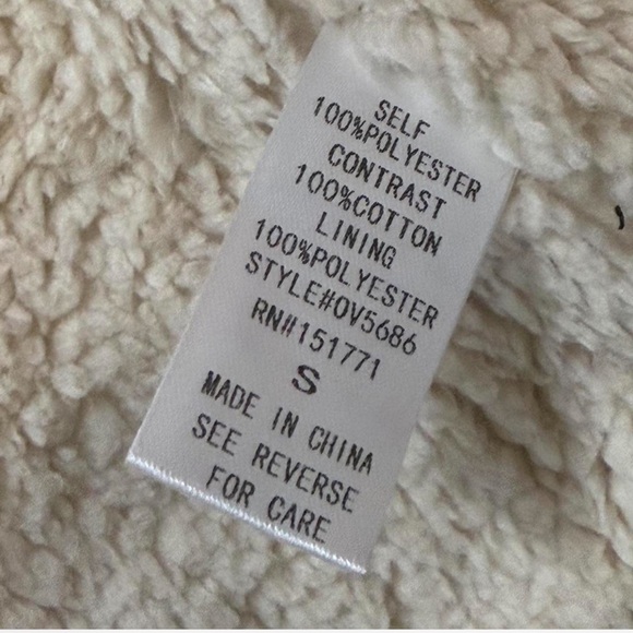 Quilted Herringbone Vest Lined With Faux Sherpa - Picture 10 of 12